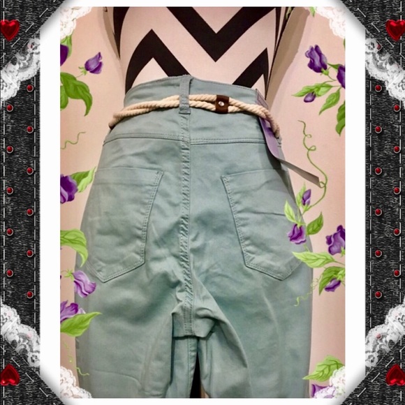 Bandolino Lisbeth Curvy Ankle Skinny Pants - Picture 4 of 5